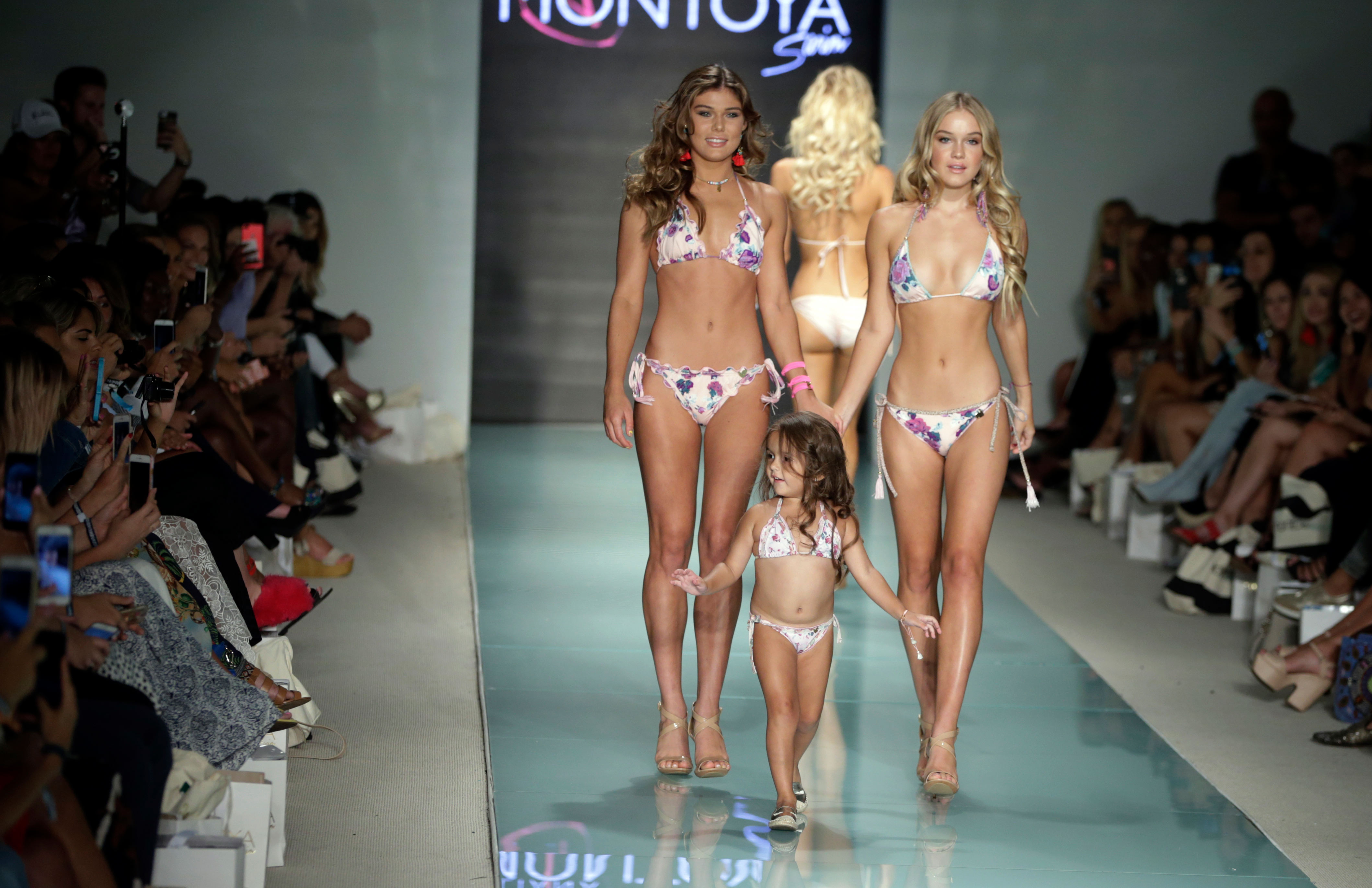 Liliana Montoya presentó en su colección opciones para todas las mujeres en el “Funkshion" show durante la Swim Week de Miami Beach. Foto AP/Lynne Sladky.