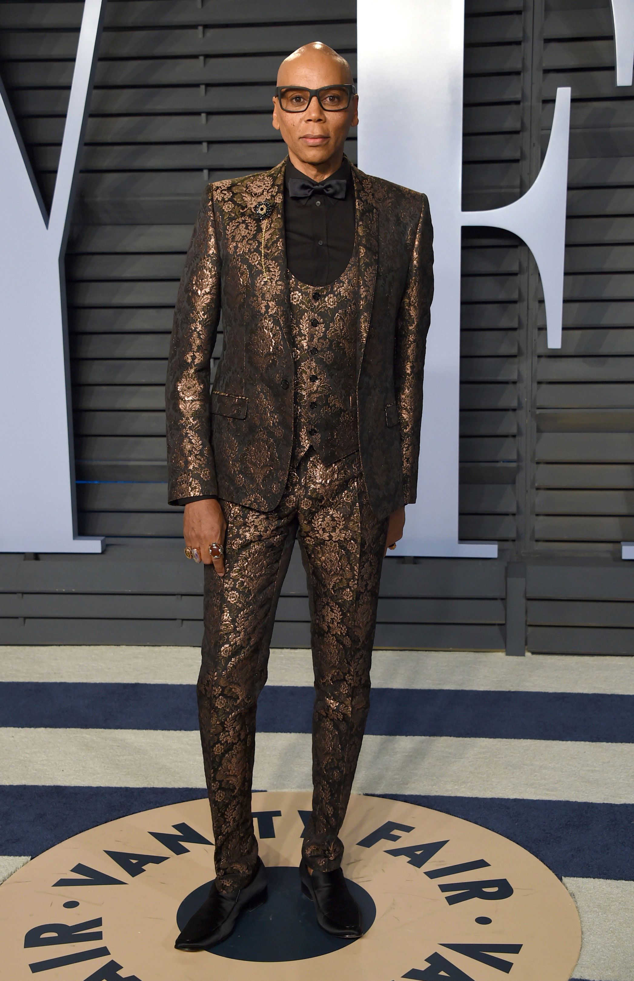 RuPaul, el famoso actor y drag queen, a su llegada a la fiesta de Vanity Fair. (The Associated Press)