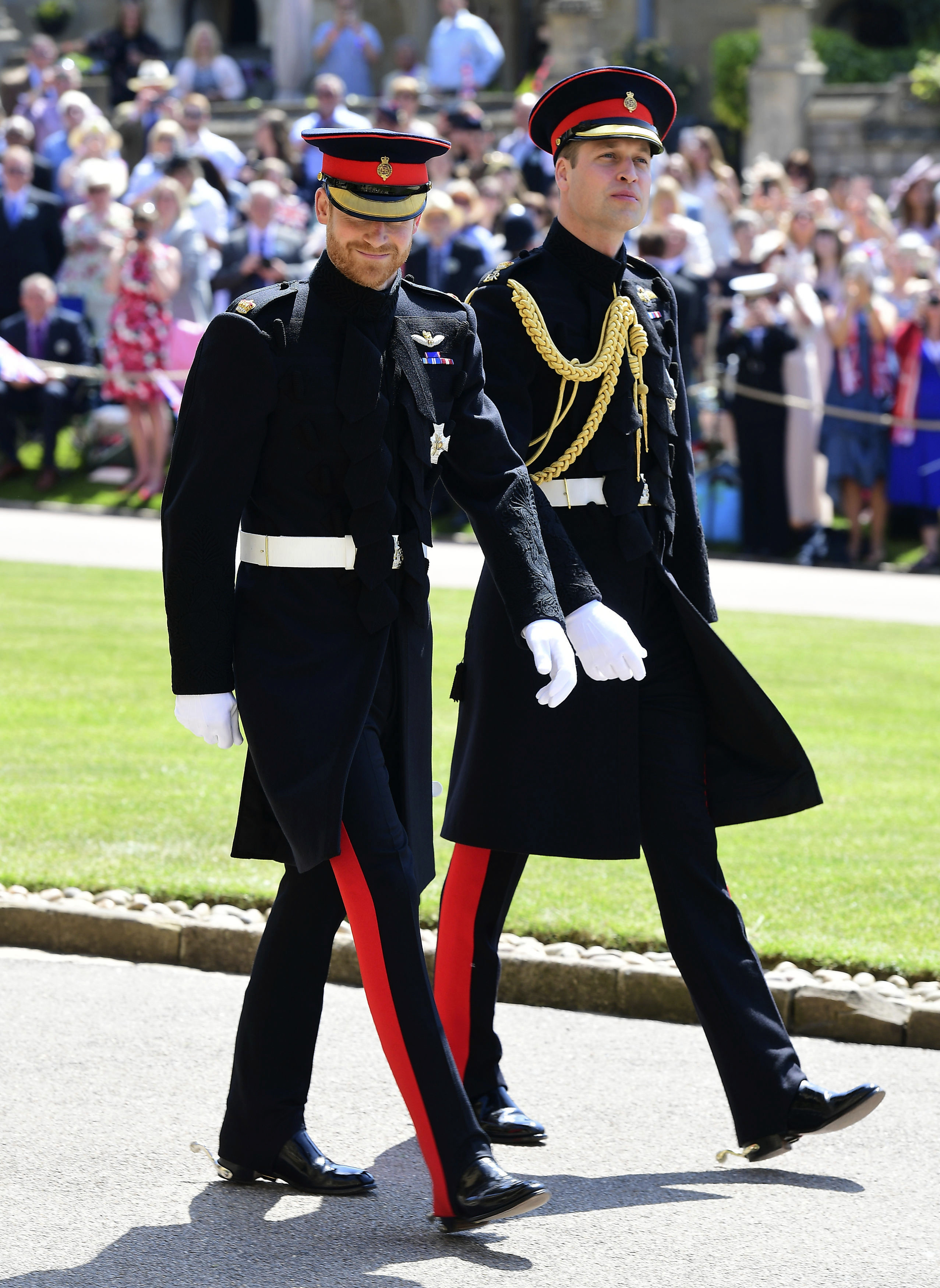 William acompañó a su hermano Harry, quien le pidió que oficie de padrino de la boda, tal como él había en su boda con Kate Middleton en 2011. (Foto: AP)