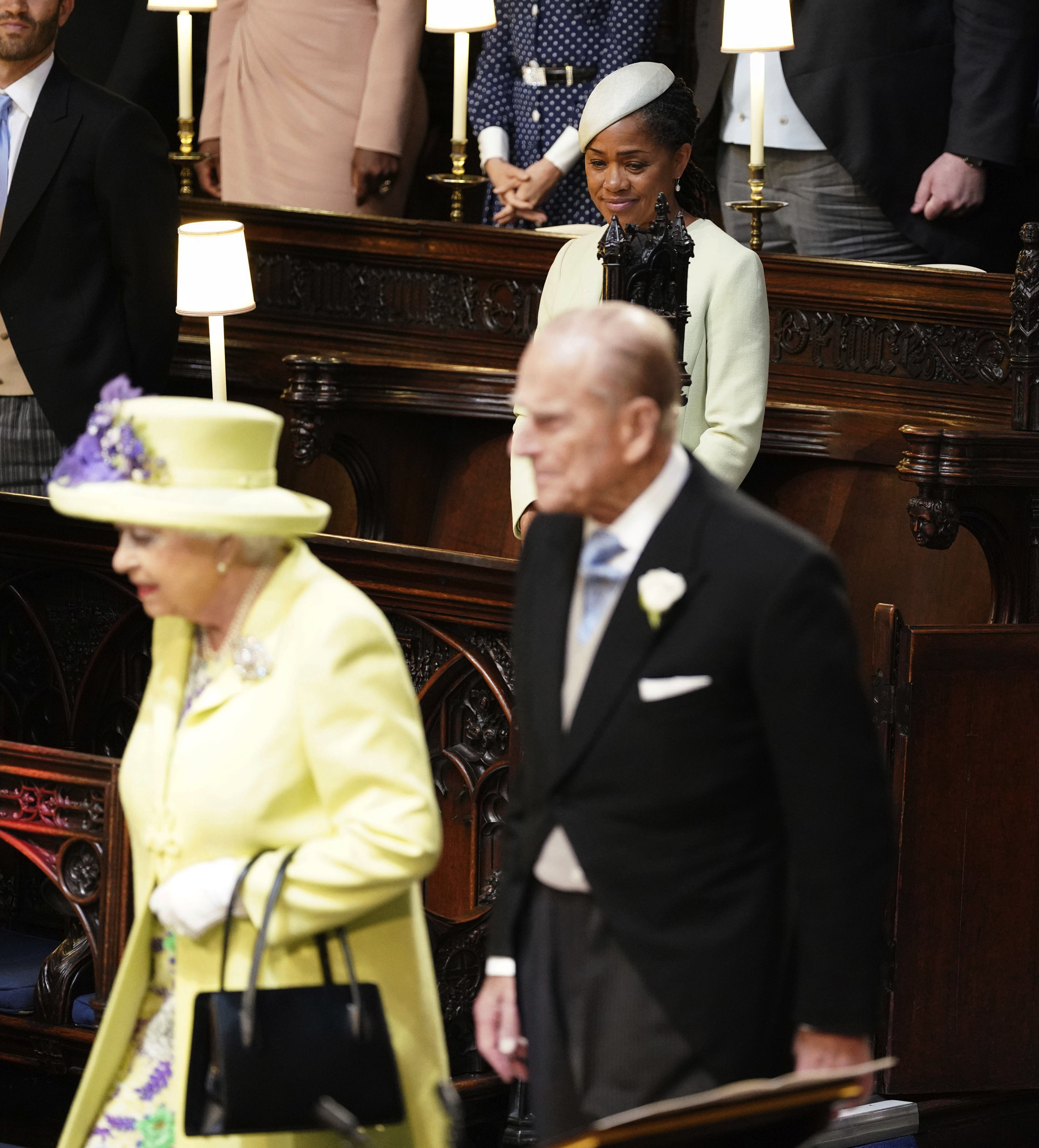 La reina Elizabeth II y su esposo Philip, el duque de Edimburgo, fueron los últimos en llegar a la capilla como marca el protocolo real. (Foto: AP)