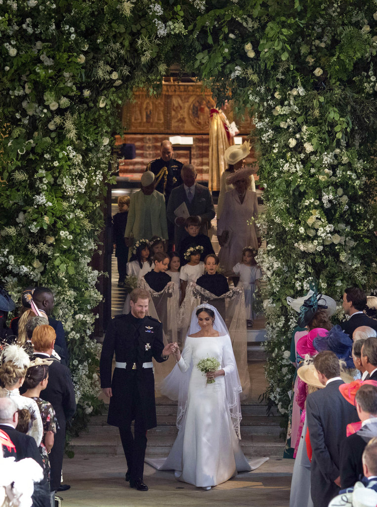 La salida: la pareja deja la capilla convertidos en esposos ante la Iglesia Anglicana. (Foto: AP)