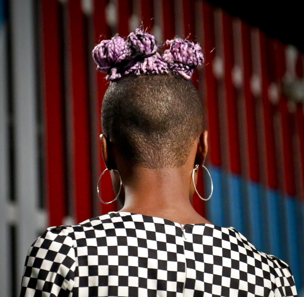 No solo las modelos se lucieron en la NYFW, las invitadas también llegaron con sus looks super elaborados. (Foto: AP)