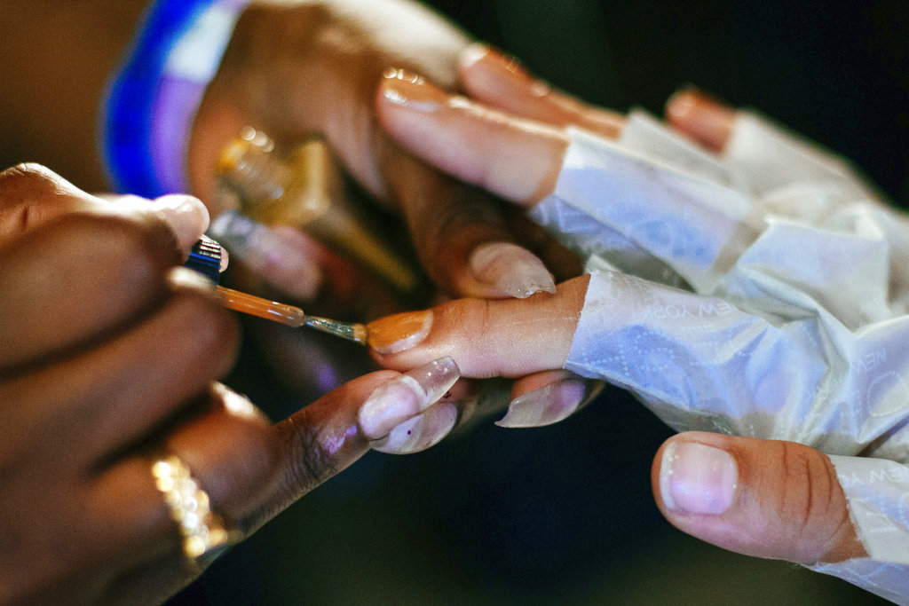 Las uñas en primer plano: Prabal Gurung no dejó ningún detalle al azar en la Semana de la Moda de Nueva York. (Foto: AP)