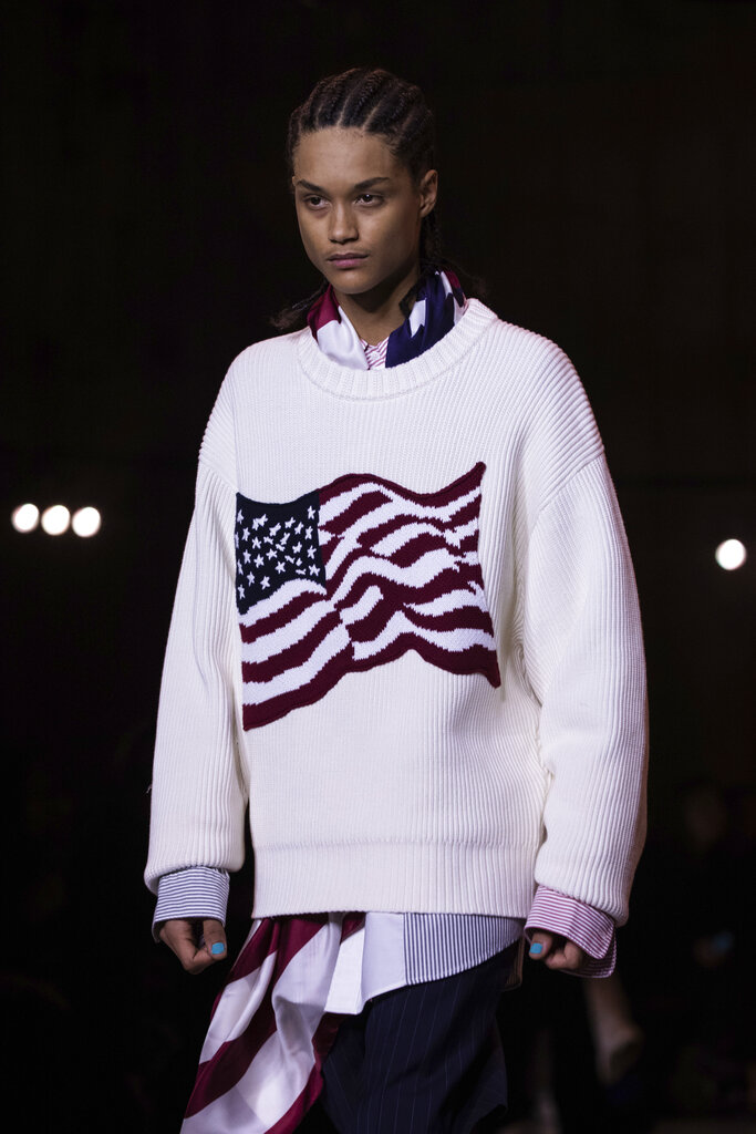 Parte de la colección Otoño-Invierno de Hilfiger. (AP)
