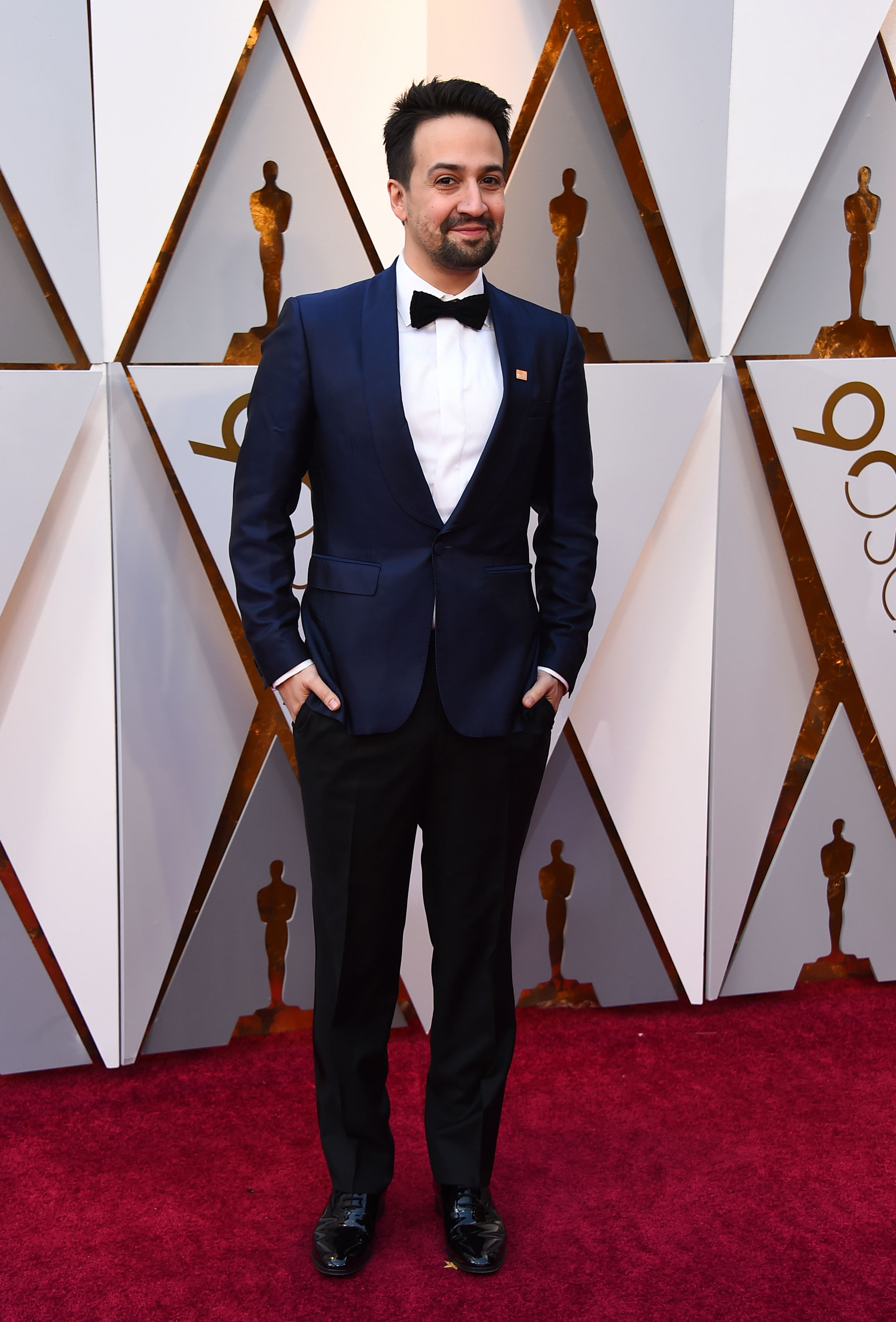 Lin-Manuel Miranda, en un elegante smoking de tonos azules. (The Associated Press)