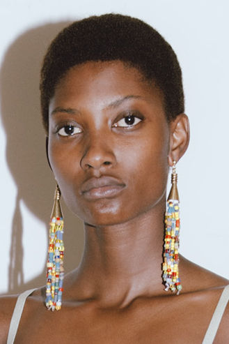 Piedras multicolores para estas pantallas de Edun NY. Foto WGSN.