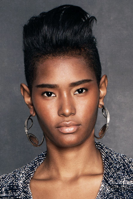 Naeem Khan y un estilo clásico para estas argollas. Foto WGSN.