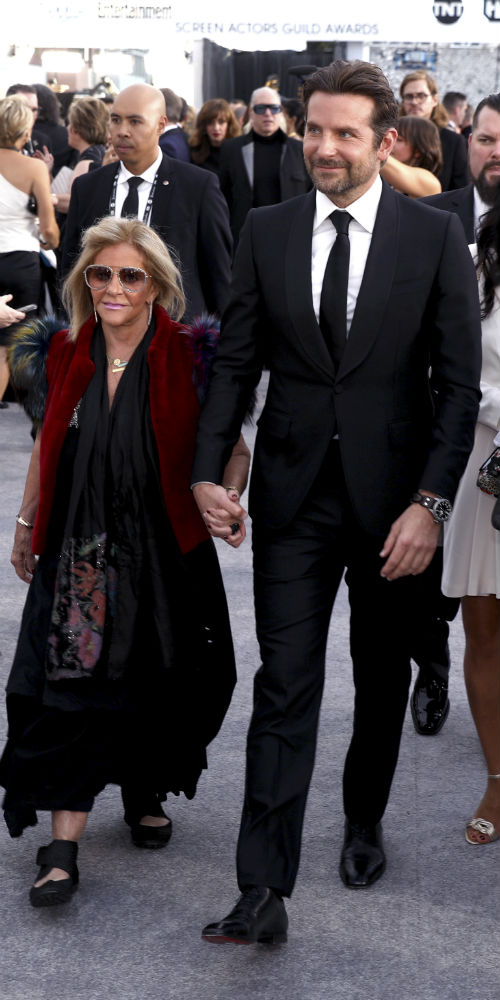 Gloria Campano y Bradley Cooper. (AP)