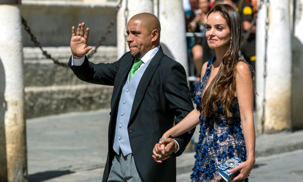 El exfutbolista ROberto Carlos y su pareja. (EFE)