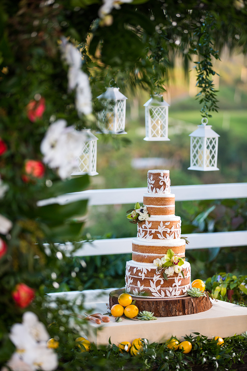 El bizcocho estilo "naked cake", muy adecuado para la ocasión y el estilo de la boda, fue de Gabriel Diaz Cake Designer. Coctel y cena de Bon Appetit Catering. Foto Saúl Padua.