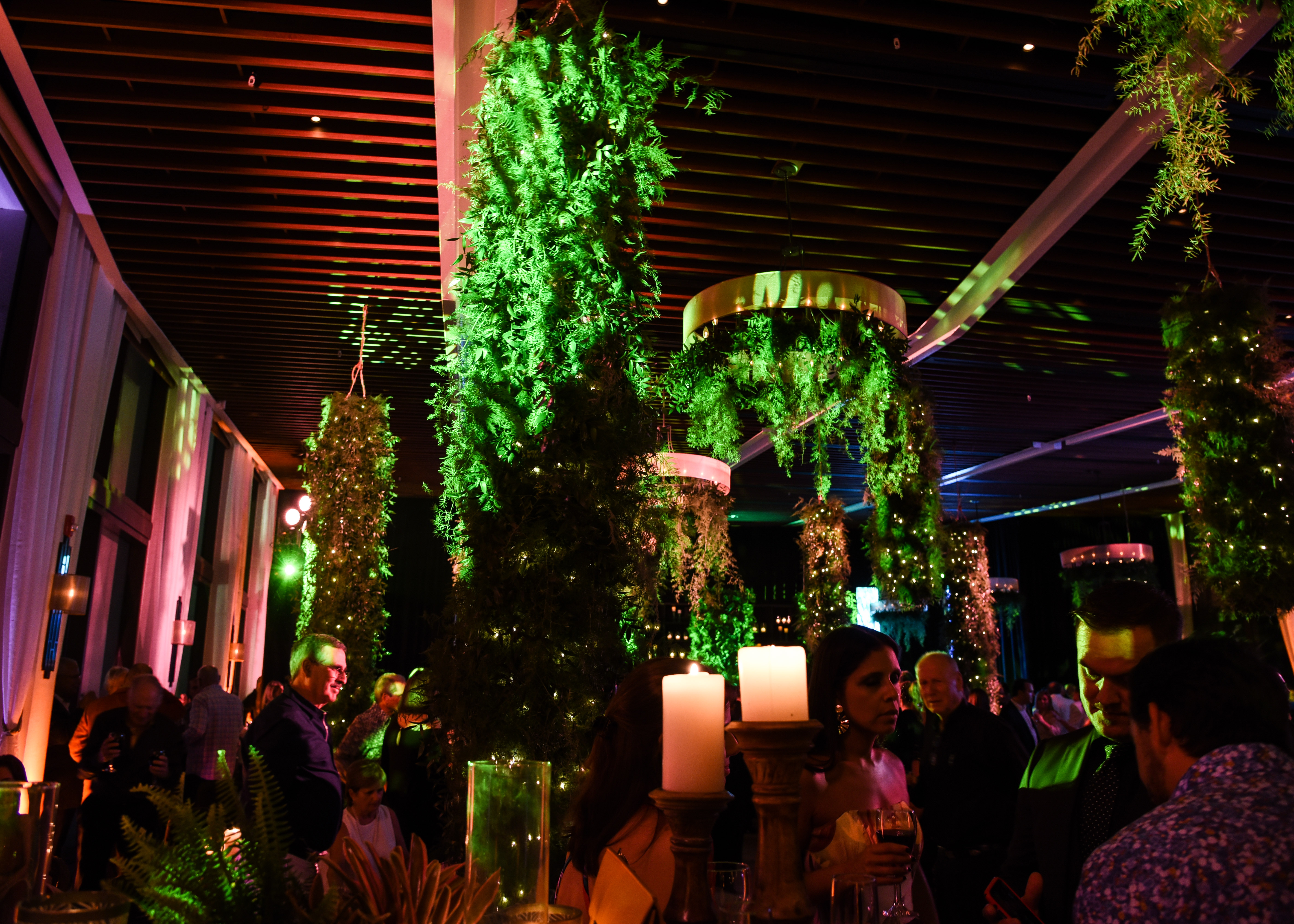 El evento contó con una ambientación inspirada en el verdor del bosque y confeccionada por Emilio Olabarrieta Event Atelier. (Enid M. Salgado Mercado)