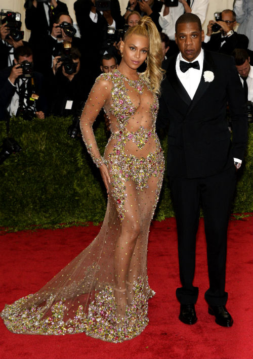 Aunque han pasado por altas y bajas, la cantante Beyoncé recibió una sortija de compromiso de parte de su aún esposo, Jay-Z, valorada en $5 millones. (Archivo)
