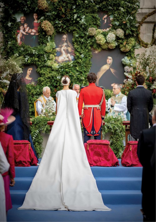 El heredero de la Casa de Alba y su ya esposa congregaron a 400 invitados en el palacio de Liria de Madrid. (Foto: EFE)