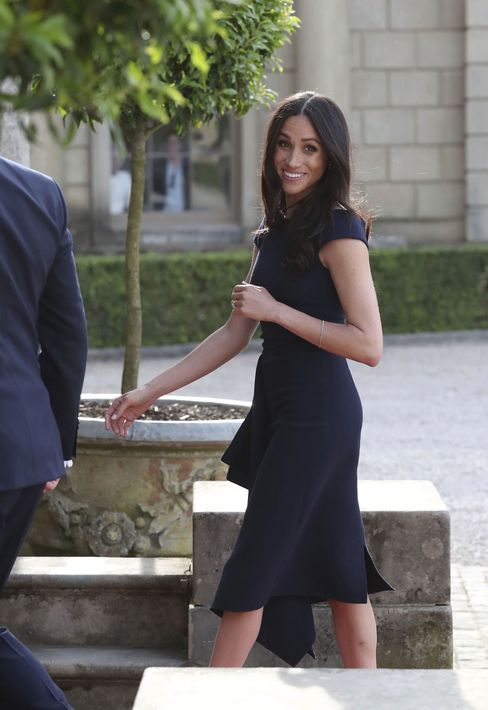 No ha trascendido en qué suite dormirá Meghan Markle pero si pudiese escoger, dos opciones se presentan como las más deseadas: la suite Lady Astor, la habitación donde dormía Nancy Astor y en la esquina sureste del edificio, con terraza privada y vistas al césped de Duke. La otra es la Spring Cottage, una casa de tres habitaciones y vistas al río, donde la reina Victoria tomaba el té con la duquesa de Sutherland. Steve Parsons/PA Wire