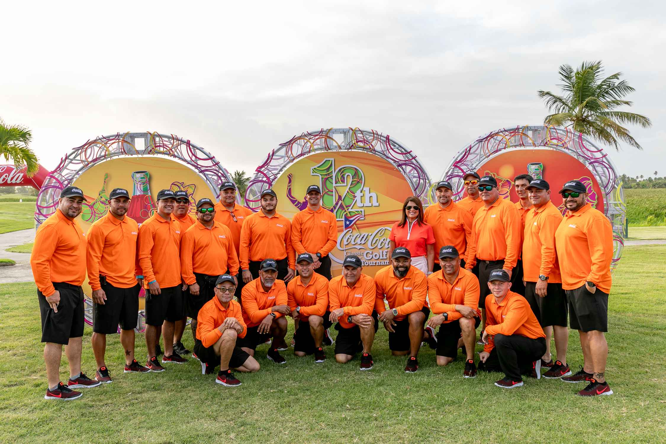 Equipo de promociones de Coca-Cola junto a Brenda Sevillano. (Suministrada)