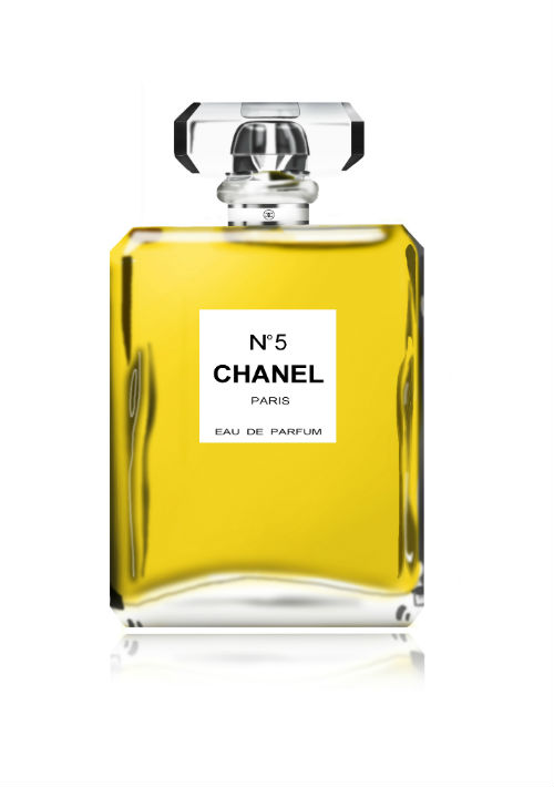 Chanel No. 5 – Junto al perfumista Ernest Beaux, la icónica diseñadora Gabrielle “Coco” Chanel se dio a la tarea de crear esta fragancia en 1921. Aunque con el paso del tiempo su frasco ha sufrido cambios, su aroma que mezcla notas de ylang ylang, jazmín, sándalo, vetiver, vainilla y almizcle sigue haciéndolo uno de los preferidos. (Foto: Archivo)