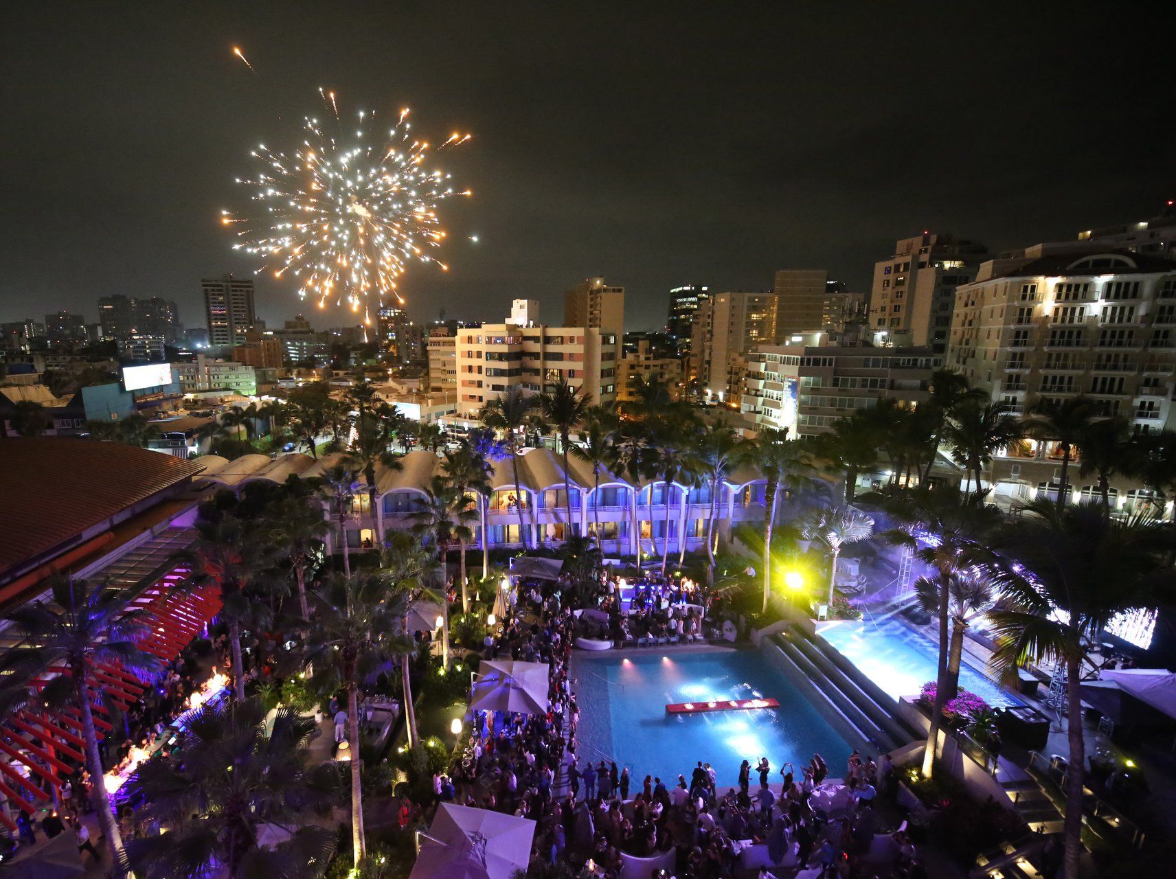 La Concha Resort culminó Stardust con fuegos artificiales. Suministradas