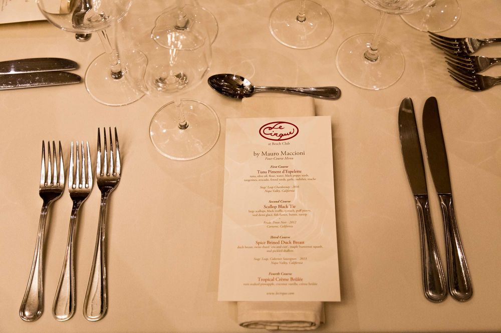 El evento constó de cuatro platos que fueron maridados con diversos vinos. El primer plato fue un Tuna Piment d’Espelette maridado con un Chardonnay de Stag’s Leap, seguido por Scallop Black Tie maridado con un Pinot Noir de Etude; seguido de un Spice Brined Duck Breast maridado con un Cabernet Sauvignon de Stags’ Leap. Por último, los invitados se deleitaron con un suculento Tropical Crème Brûlée, que incluyó ingredientes como ron, vainilla de coco y piña. (Foto suministrada).