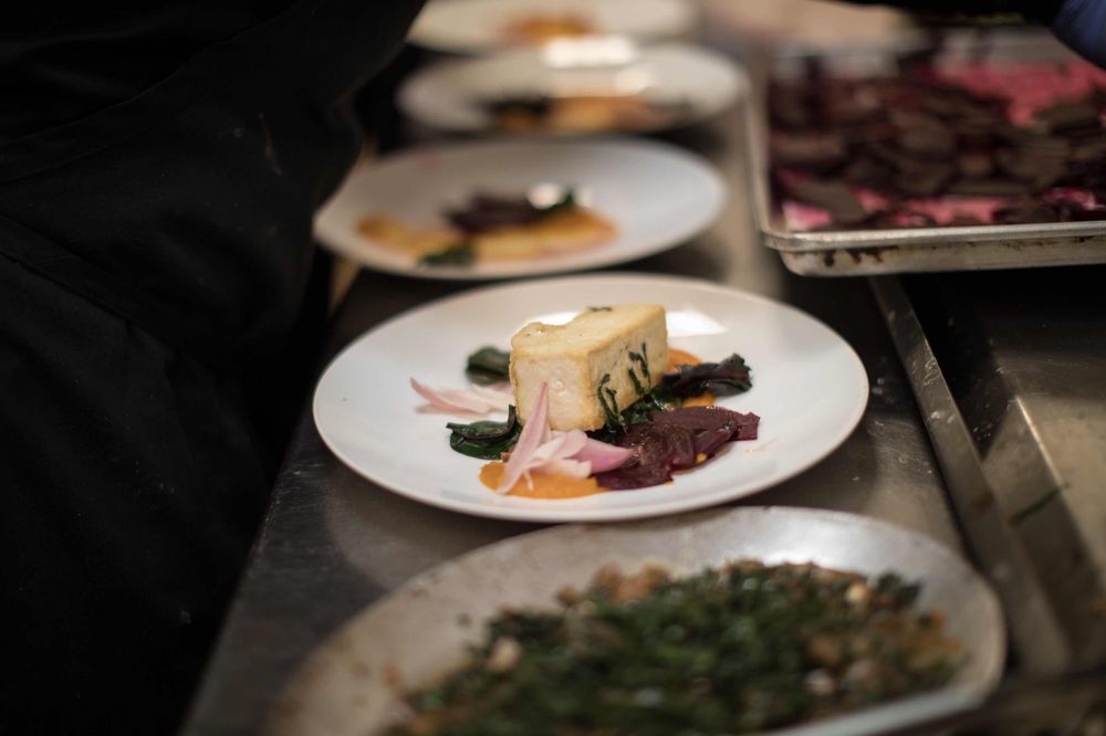 El chef Mauro Maccioni abrió el icónico “Osteria Del Circo” en Nueva York en 1996, el cual este año planifican mudar a un local más impresionante; prometiendo un área de barra moderna y energética, un lounge privado de experiencias y una bodega de vinos. (Foto suministrada).