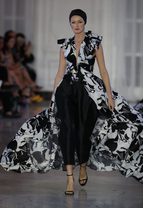 Rubén Darío jugó un poco con la asimetría y las proporciones. (Foto: David Villafañe)
Desfile de Rubén Darío. (Foto: David Villafañe)