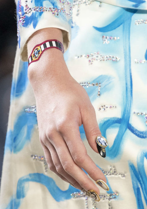 Con todo, el blanco puro, como una vuelta al minimalismo en uñas cortas y pulcras, serán una oda a la feminidad. (Foto: WGSN)