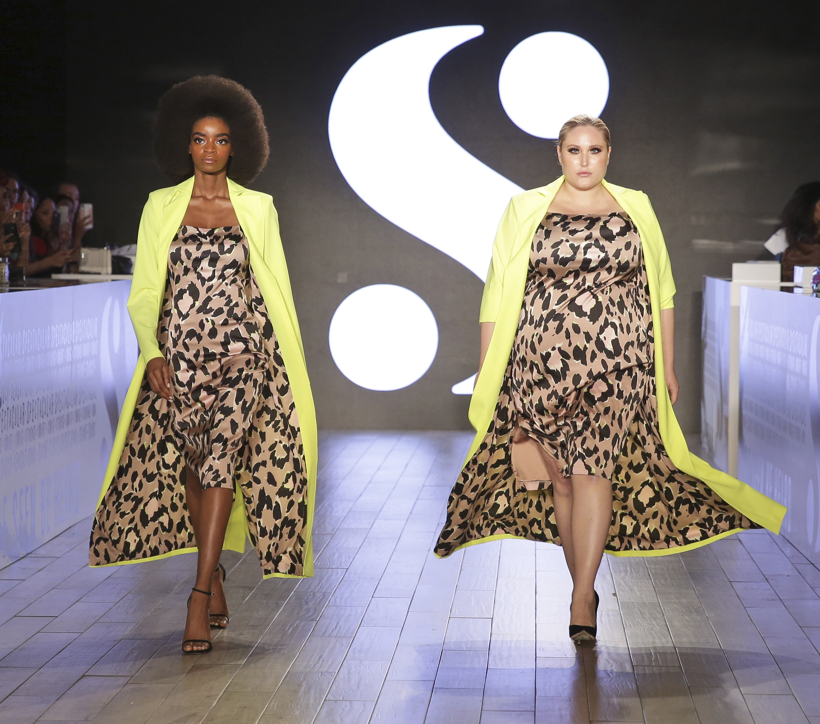 Los estampados animales se presentaron como una tendencia fuerte para la temporada de primavera-verano 2020. (AP)