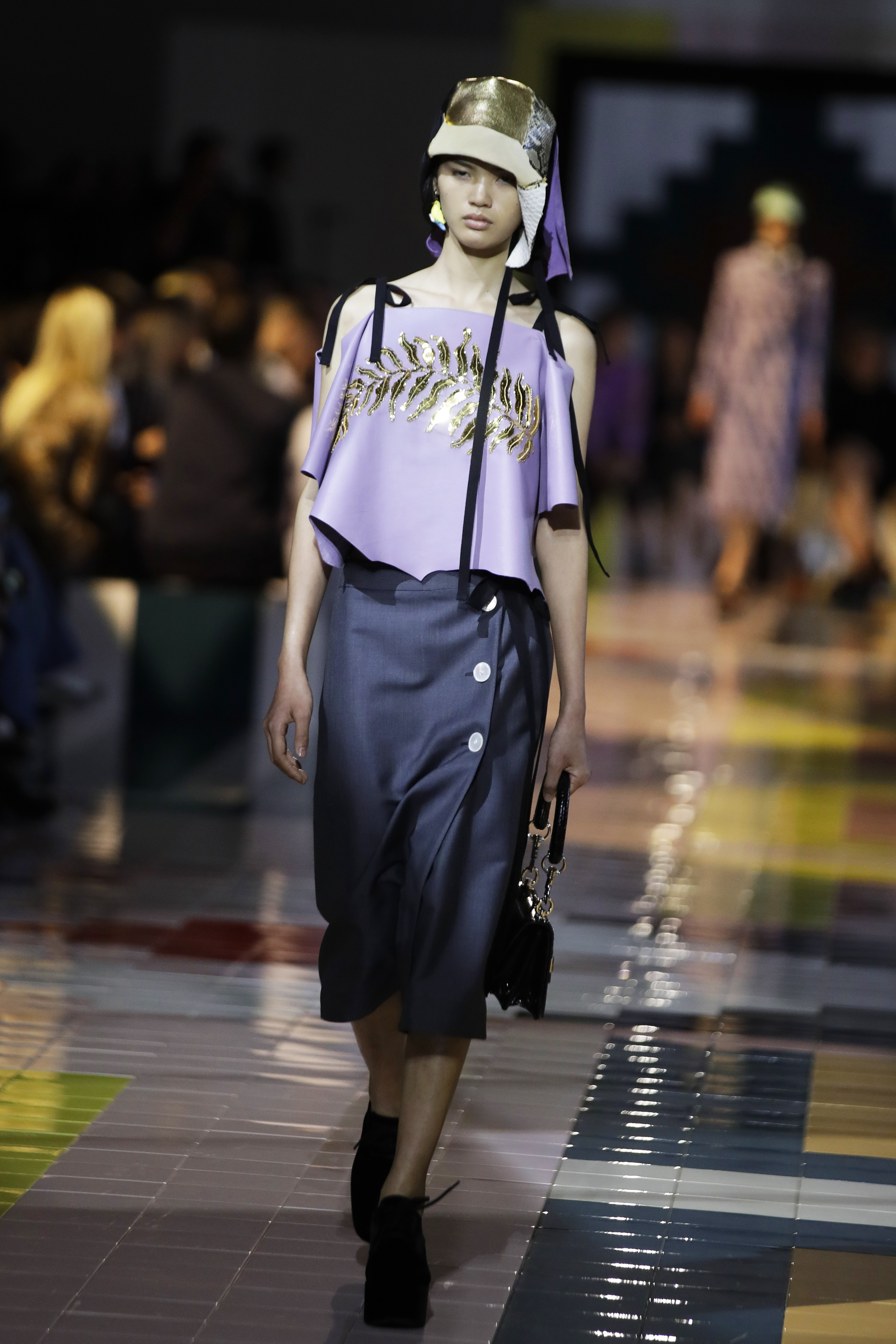 La colección de Prada dio inicio a la Semana de la Moda de Milán. (AP)