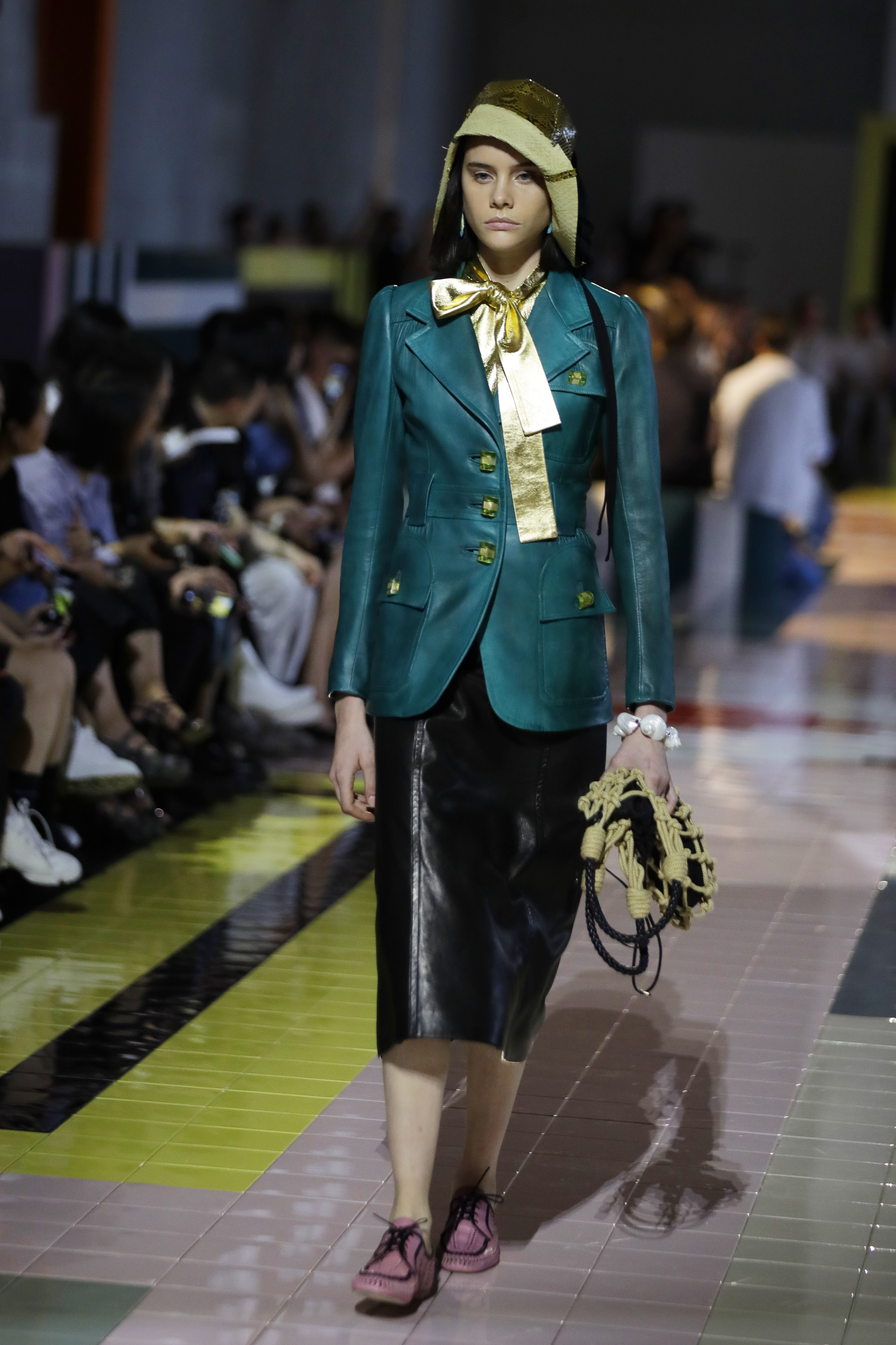 Las chaquetas fueron parte esencial en el desfile de Prada en Milán. (AP)