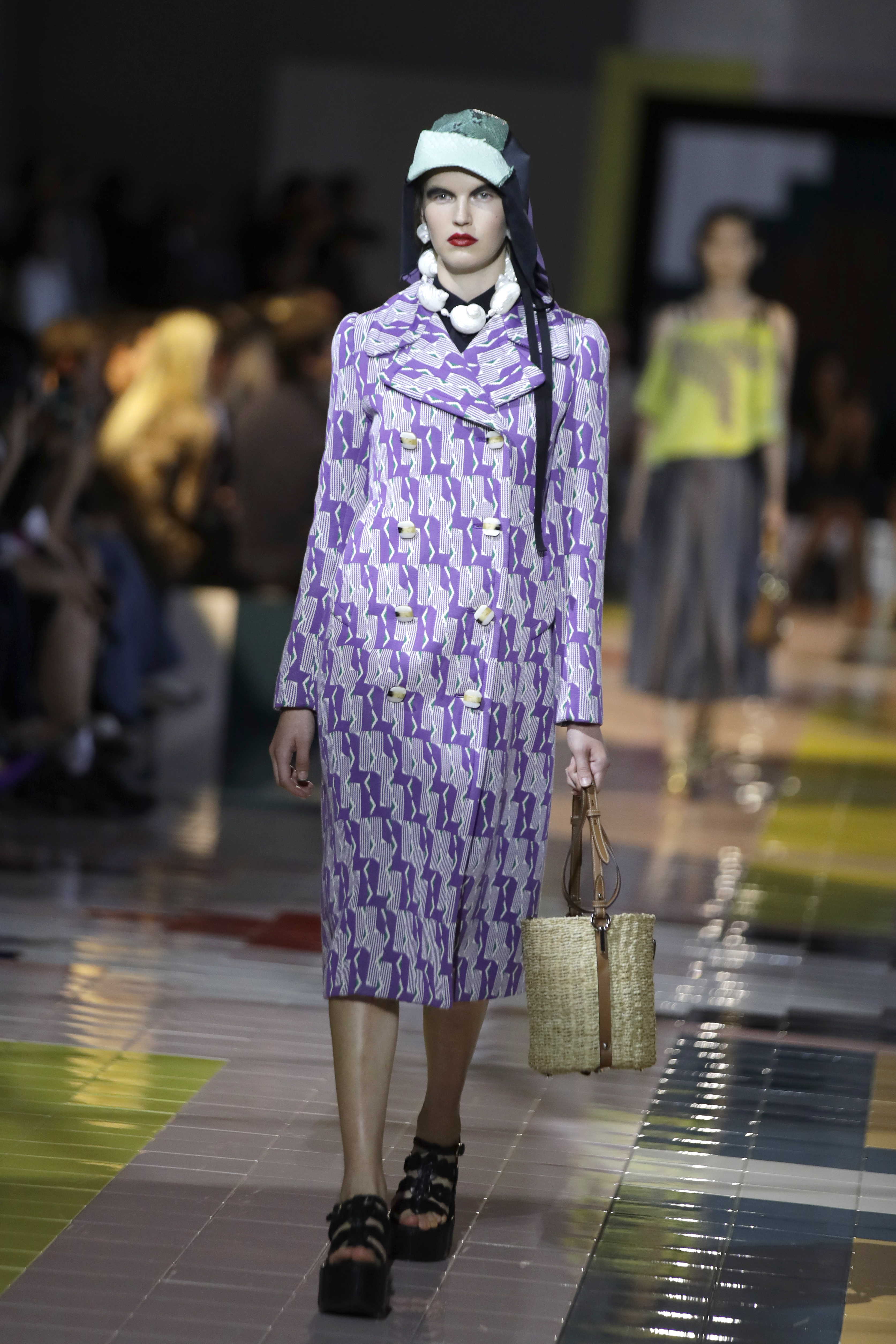 Desfile de Prada en la Semana de la Moda de Milán. (AP)