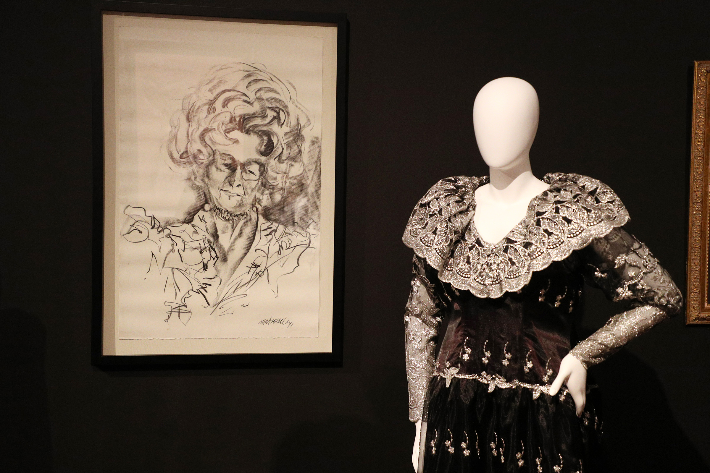Algunos de los vestidos originales de doña Fela fueron restaurados por los diseñadores Sonia Rivera y Joseph Da'Ponte. (Foto: Juan Luis Martínez)