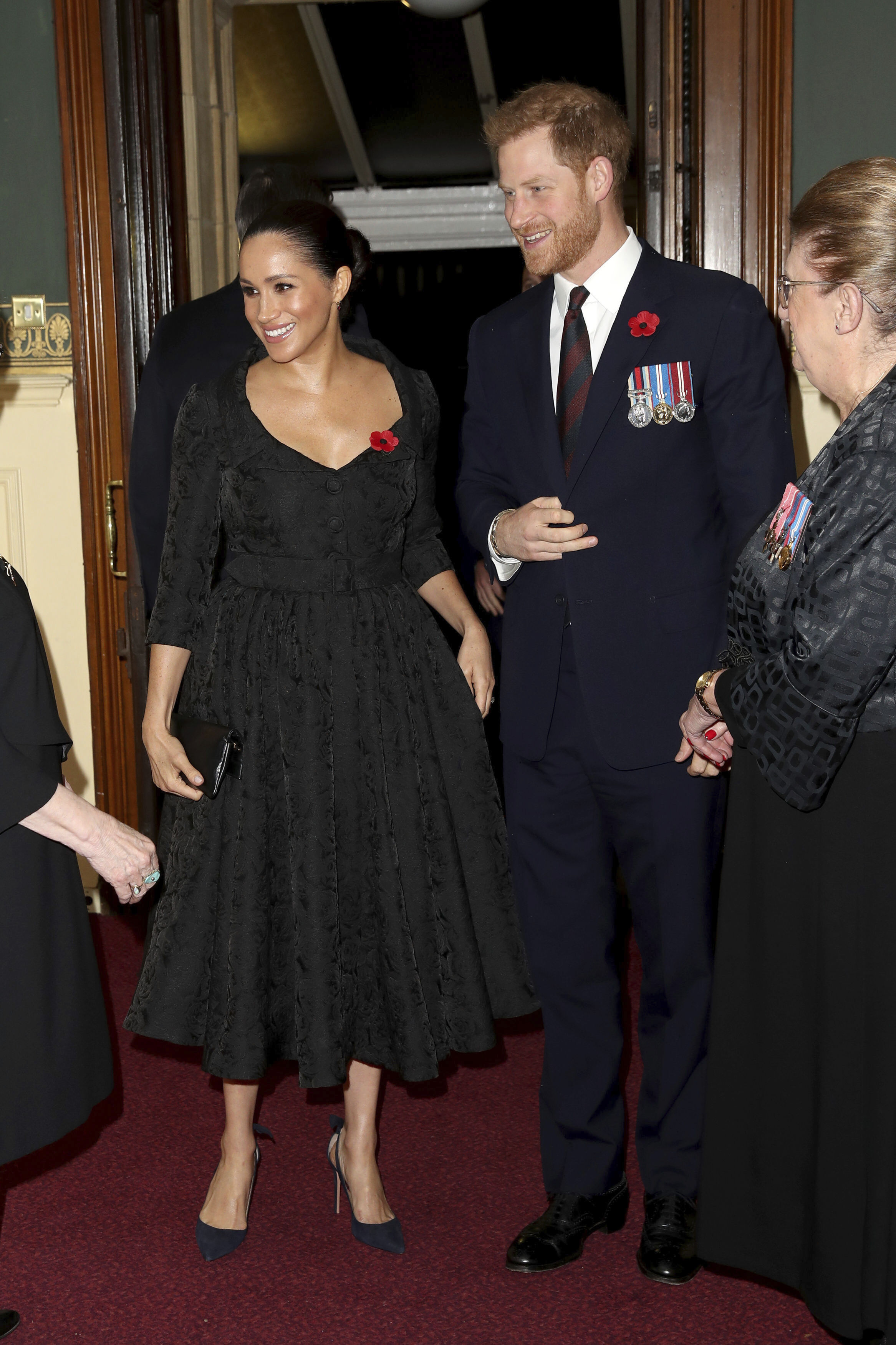 A finales de enero de 2019 la prensa británica exhortó a los usuarios de redes sociales a bajar el tono de críticas inapropiadas hacia Meghan, la duquesa de Sussex, y Kate, la duquesa de Cambridge. Más adelante, figuras como el actor George Clooney pidieron un alto a los constantes comentarios negativos hacia la duquesa de Sussex. (Archivo)