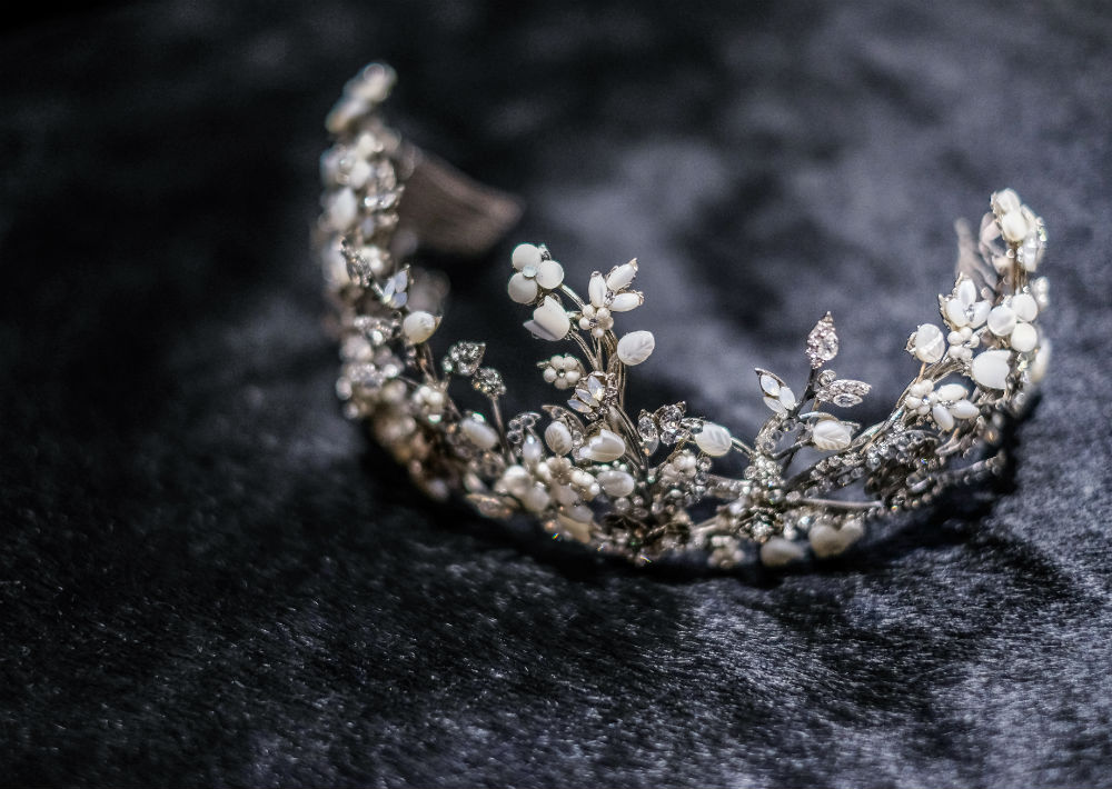 El tocado fue una creación de María Elena Headpieces. (Emilio León Photography)