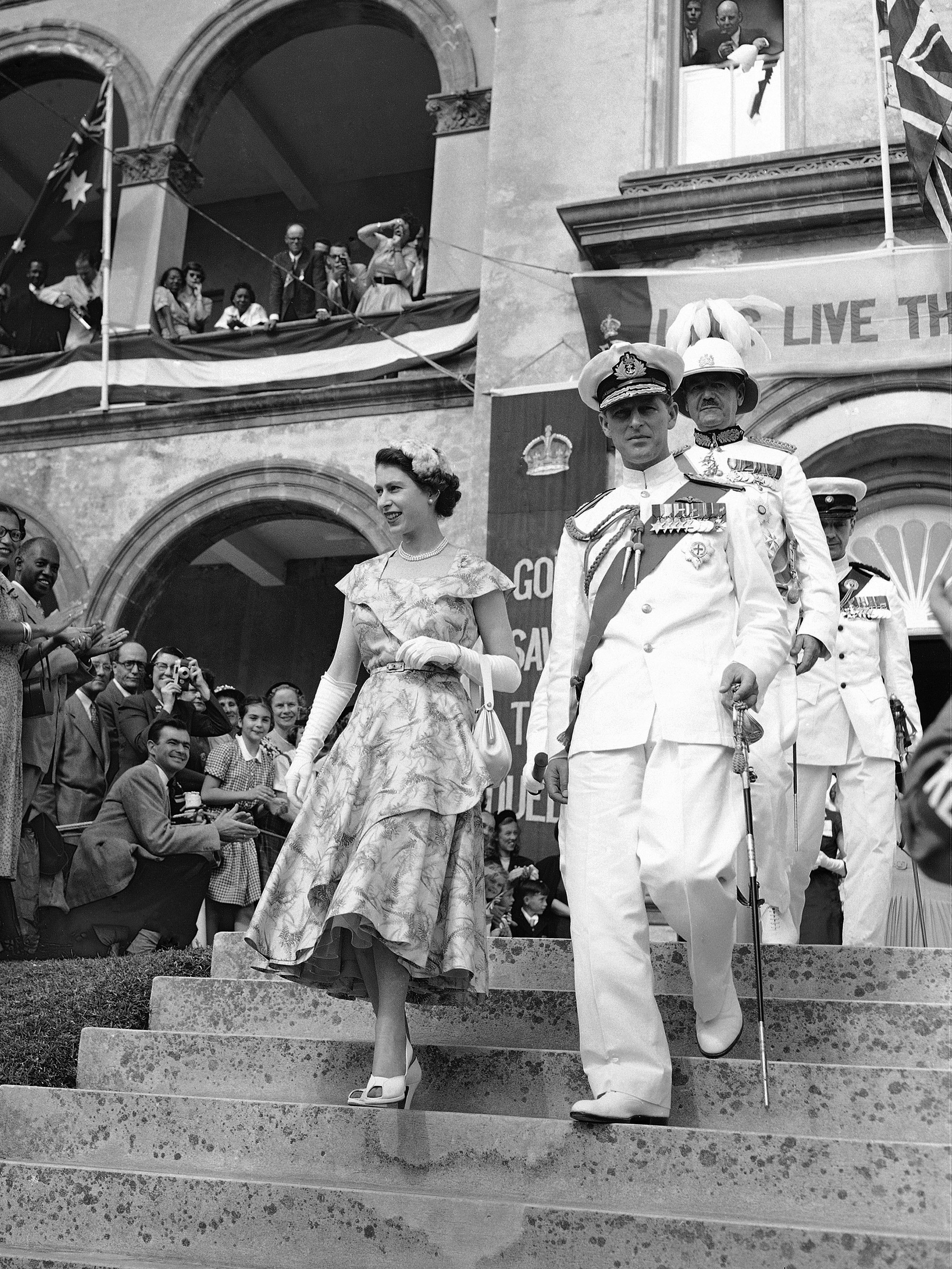 Elizabeth conoció a Philip, oficial de la Marina e hijo del príncipe Andrew de Grecia, en la boda de un primo de Philip. (AP)