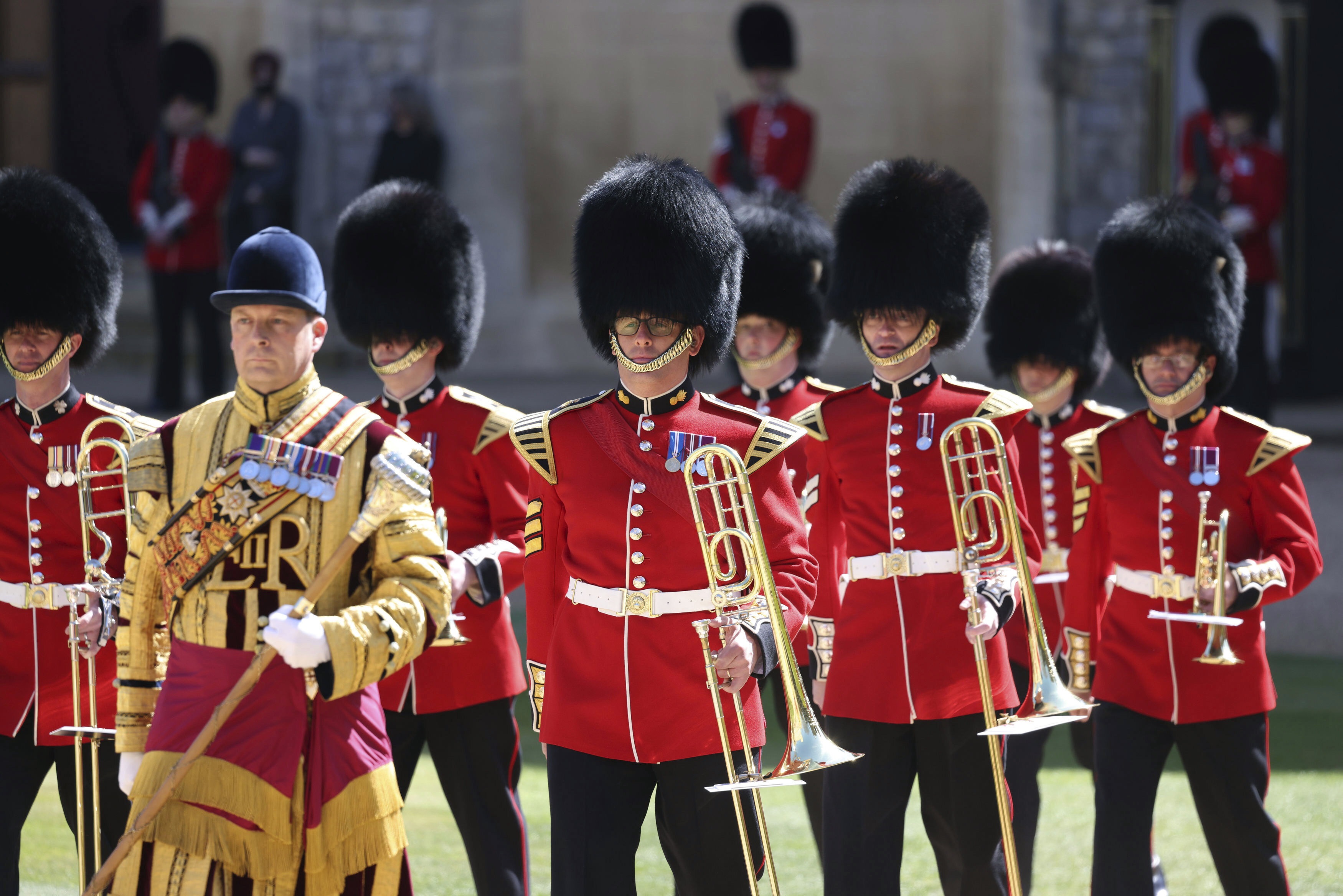 Desde tempranas horas de la mañana los diversos regimientos del ejército británico comenzaron el homenaje al dique de Edimburgo. (AP)