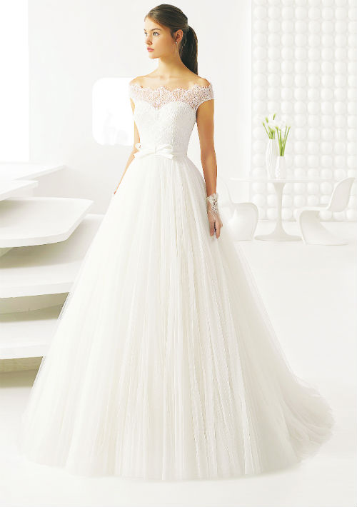 Traje disponible en D' Royal Bride. Presupuesto: $3,000+ (Suministrada)