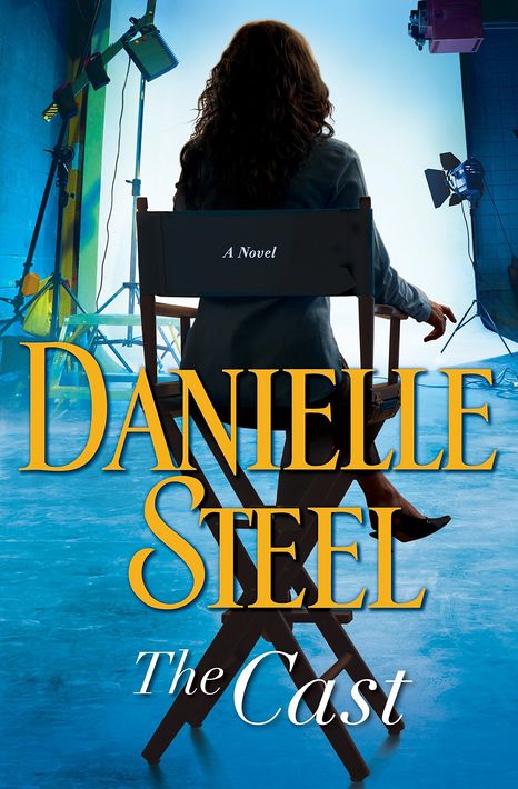 The Cast, de Danielle Steel (Nueva York: Delacorte, 2018) - Una periodista de edad madura con dos divorcios a cuestas y otros tantos hijos ya adultos, ha alcanzado el éxito con sus columnas para una revista prestigiosa. Se propone entonces escribir una serie televisiva que versa sobre una saga familiar inspirada por su propia abuela. En el curso de la filmación entra en contacto con un grupo de actores y actrices de personalidades muy diversas que se convierten en una segunda familia para ella, mientras que se acerca también a los productores y al director. Cuando todo parece marchar como miel sobre hojuelas, se le presentan unos inesperados problemas familiares. Una novela entretenida, como todas las de Danielle Steel, una de las escritoras más populares del mundo. (Foto: Suministrada)