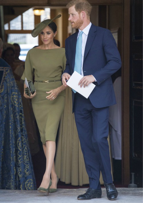 La ceremonia privada se celebró ante menos de treinta invitados, entre los que estaban los recién casados duques de Sussex, el príncipe Harry y Meghan. (Foto: AP)