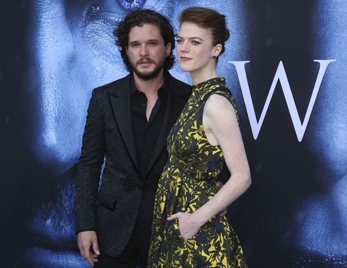 Kit Harington y Rose Leslie. (Prensa Asociada)