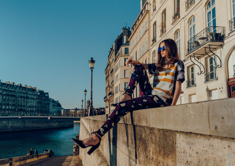 En esta colección la diseñadora se mantiene fiel a su estilo “sporty chic” e incorpora textiles como el denim, el crepé de seda, charmeuse y algodón. (Foto: Suministrada/ Eli Santa)