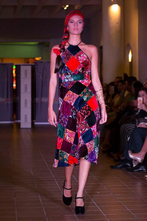 Casi una veintena de diseñadores locales se unieron en este evento producido por San Juan Moda. En la foto, creación de Eddie Guerrero.