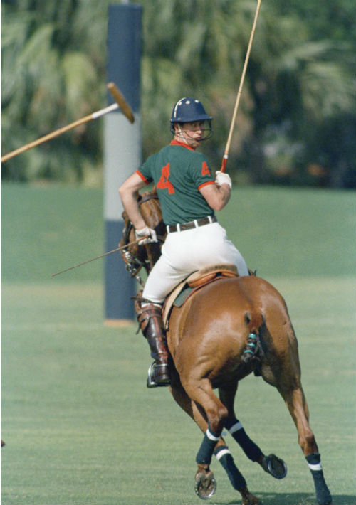 18 de febrero de 1989. El príncipe durante la primera edición de la Copa Príncipe de Gales en el Windsor Polo and Beach Club en Vero Beach, Florida. (AP Photo/Kathy Willens)