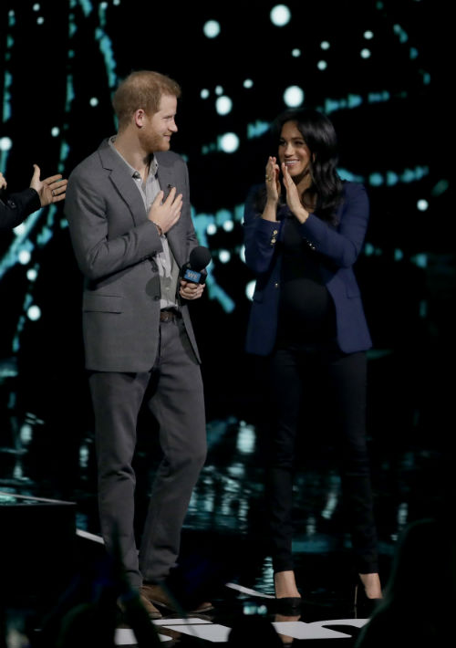El príncipe Harry ofreció un discurso ante unos 12,000 estudiantes reunidos en el SSE Arena de Wembley, en Londres. (AP)