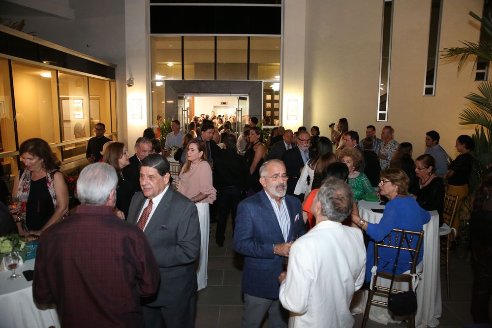 Los invitados disfrutaron de un cóctel con creaciones del chef Mario Pagán. Fotos José R. Pérez Centeno.