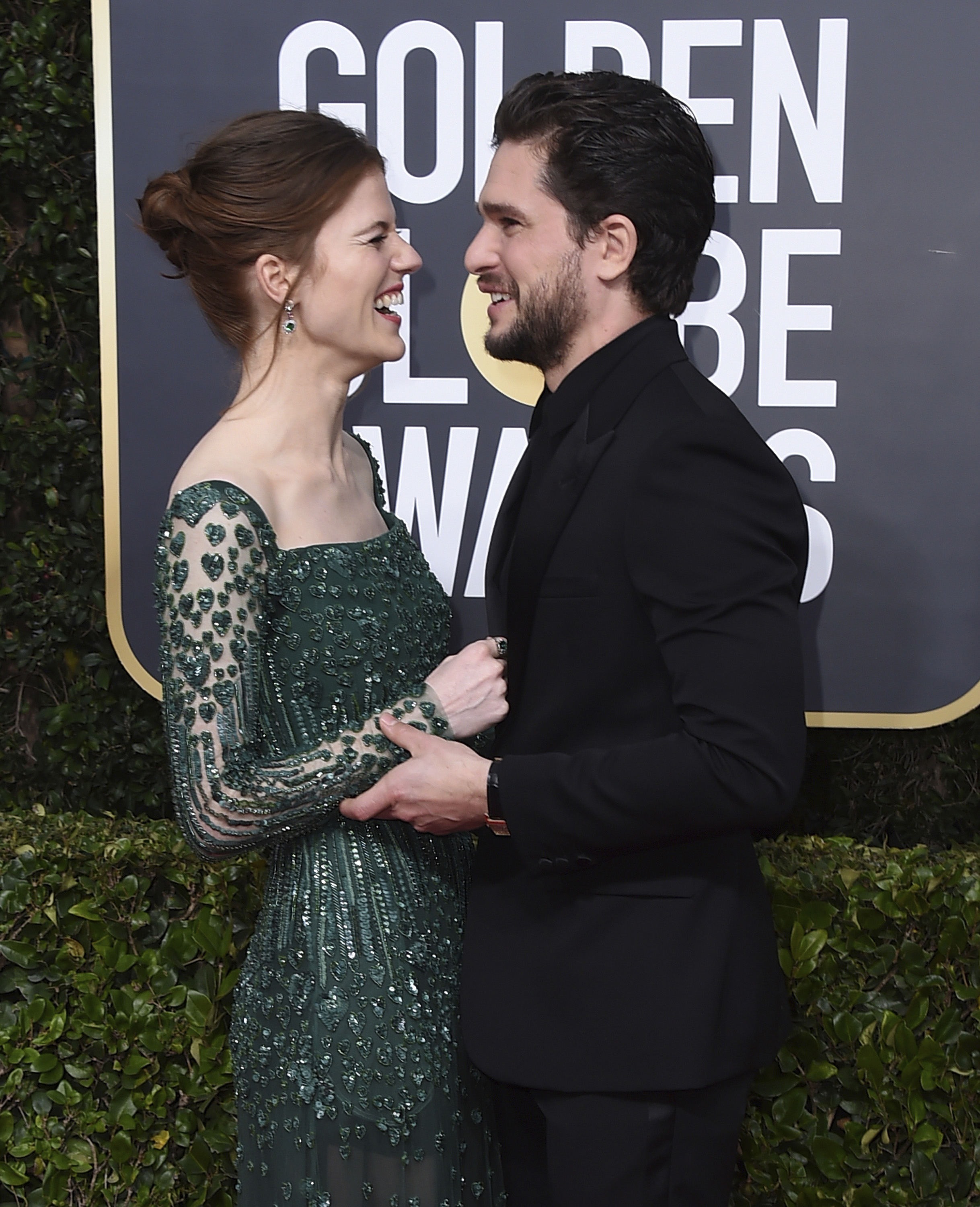 Rose Leslie y Kit Harington. (AP)