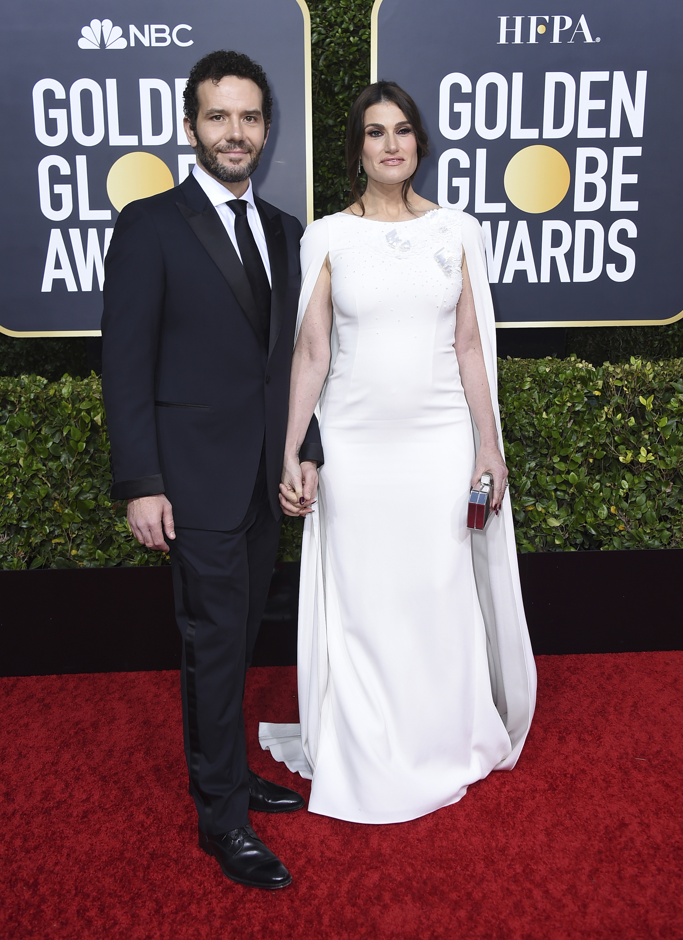 Aaron Lohr e Idina Menzel. (AP)