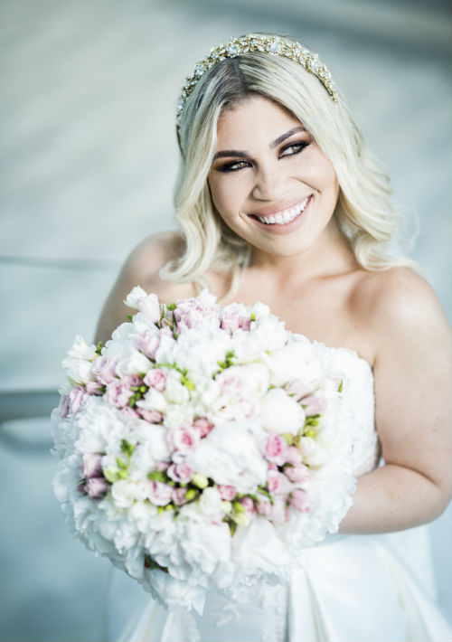 Vestido de la novia: D'Royal Bride. (Suministrada)