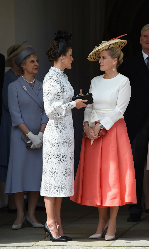 La reina Letizia conversa con la Sophie de Wessex, esposa del príncipe Edward. (EFE)