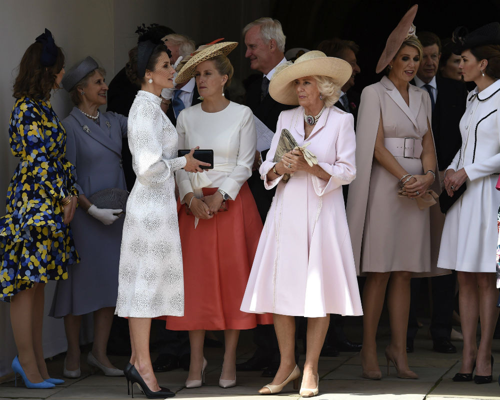 La reina Letizia, Sophie de Wessex y la duquesa de Conrnualles, y más a la derecha, la reina Maxima de Holanda y la duquesa de Cambridge. (EFE)