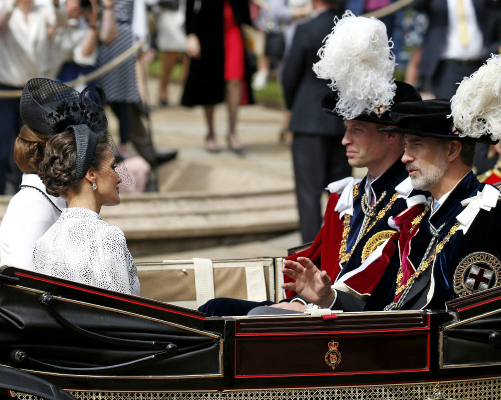 Junto a la reina Letizia y la duquesa de Cambridge, estuvieron el rey Felipe VI y el príncipe William, de Inglaterra. (EFE)