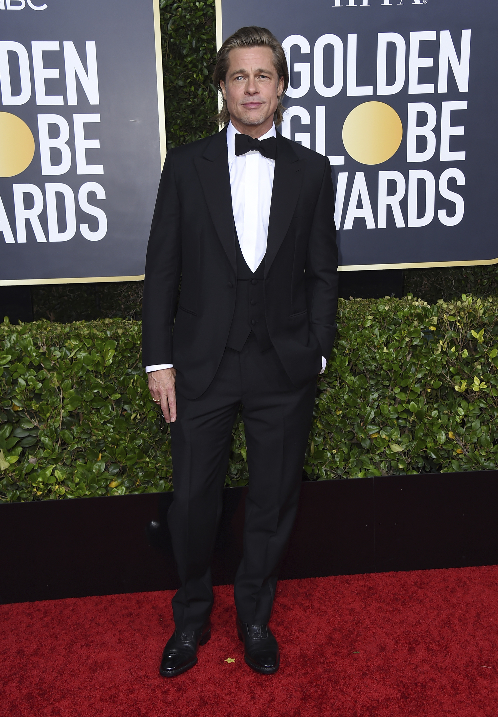 Brad Pitt. Como todo un galán con un tuxedo clásico firmado por Brioni. Llevó joyas de David Yurman y Fred Leighton. (AP)